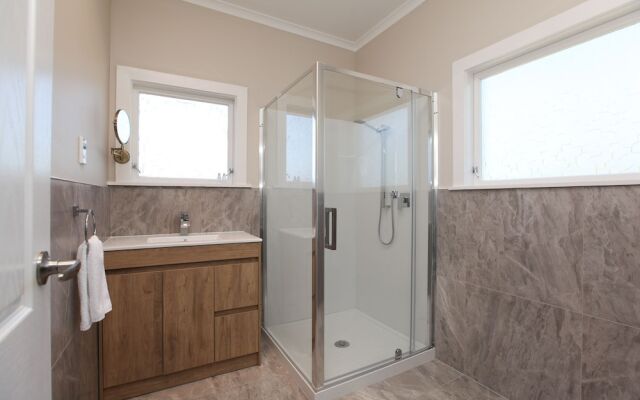 Luxury 3Brm Mannor in Temple View