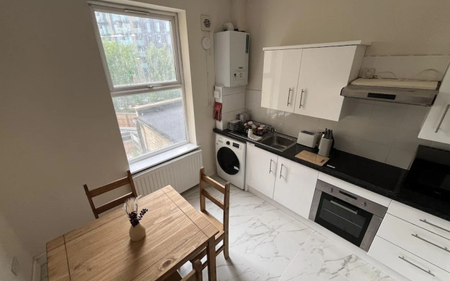 New Spacious 4 Bed Apartment in Kew Bridge