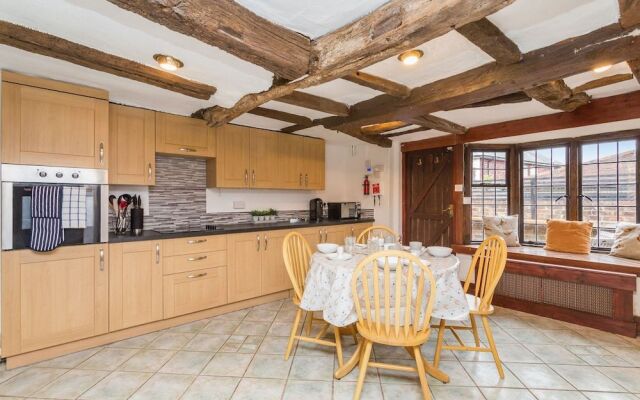 Dyke Farm Barn | By Huluki Sussex Stays
