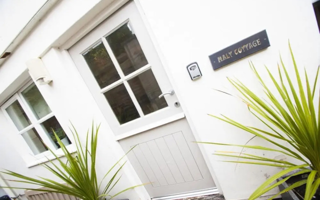 Malt Cottage Sleeps4-patio-petsok-parking