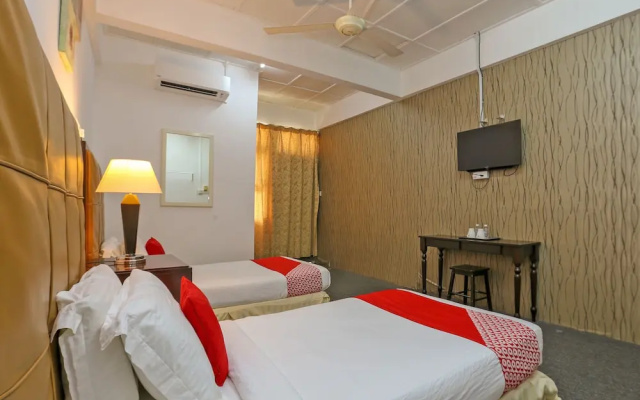 The Sarina Hotel & Cafe by OYO Rooms