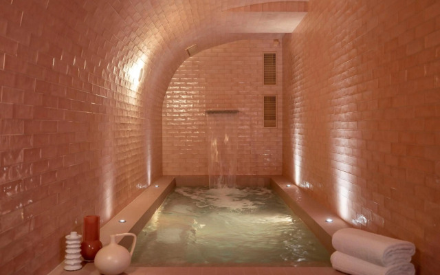 Le Petit Oberkampf Hotel & Spa