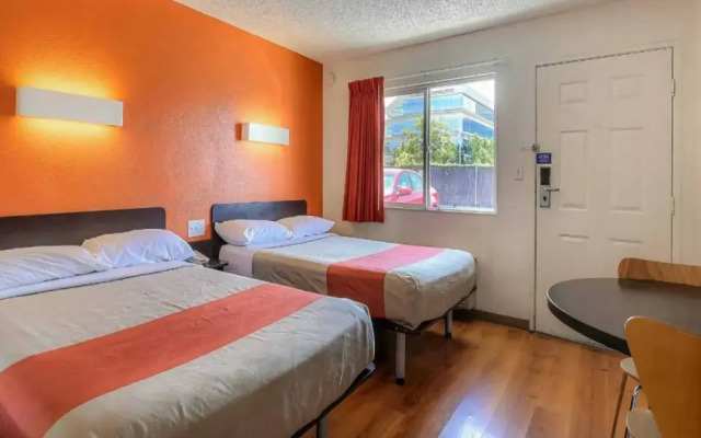 Motel 6 Pleasanton, CA