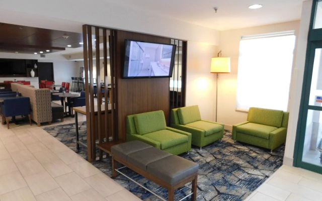 Holiday Inn Express Hotel & Suites Southfield - Detroit