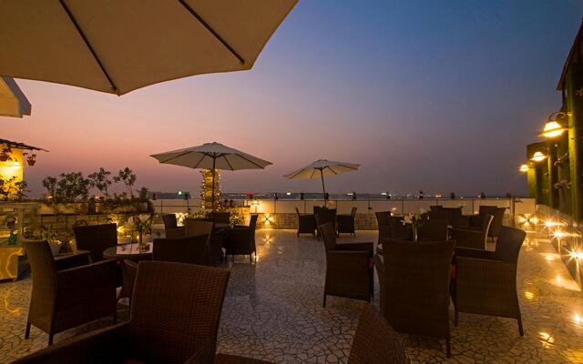 Hotel Shanti Palace