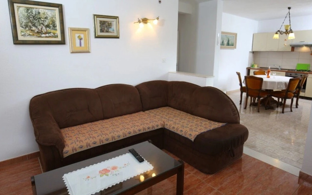 Neda - Perfect Location & Free Parking - A1