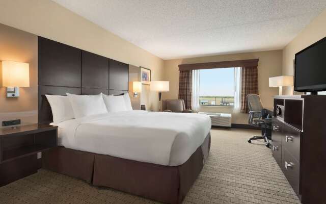 DoubleTree by Hilton Hotel Wichita Airport