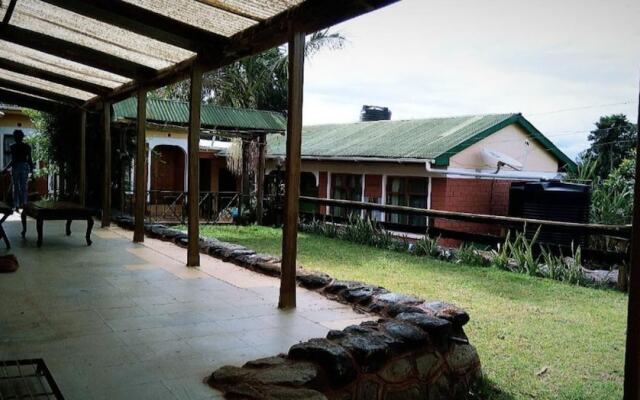 Too Guest House
