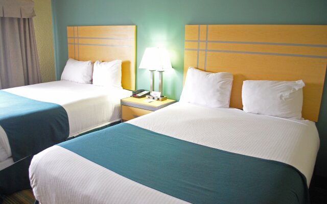 Ramada By Wyndham Edmonton Yellowhead Nw