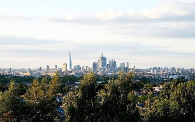 Cosy Quiet Top-floor Flat Across From Dulwich Park