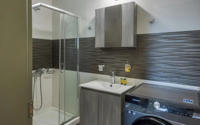 Fresh 1 Bd Apt with Patio in Heraklion