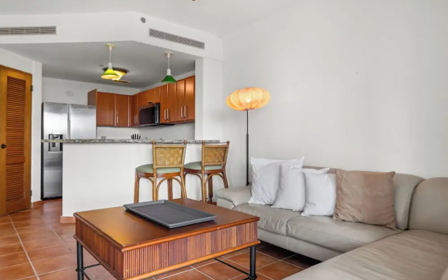 Golf Course Access Balcony Infinity Pool