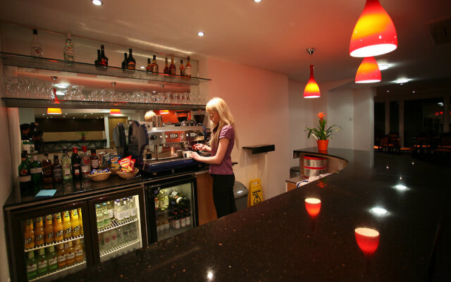 Luton Hotel