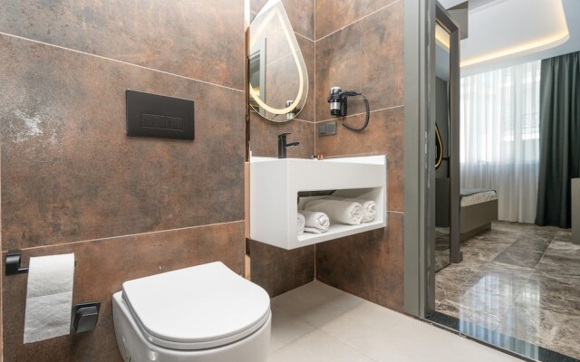 216 Ruby Suite