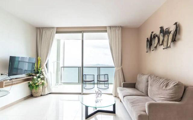 The Riviera Wongamat by Pattaya Holiday