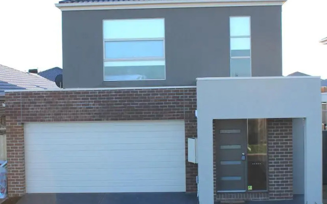Serviced Houses Roxburgh Park