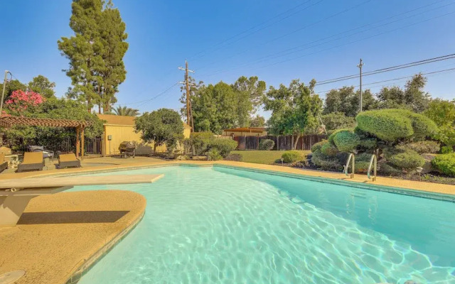 Spacious Home - 6 Mi to Downtown Fresno!
