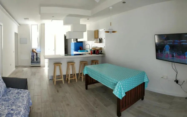 New Deluxe Sunny Bungalow
