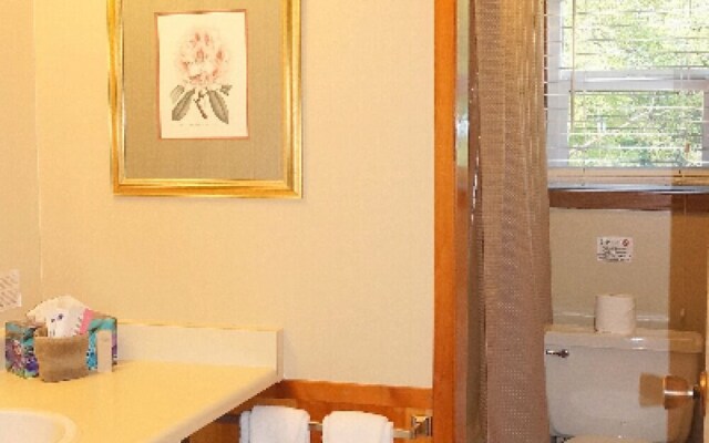 Dashwood Manor Seaside Bed & Breakfast