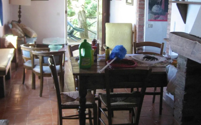 Farmhouse in Castelfranco Piandisco With Garden