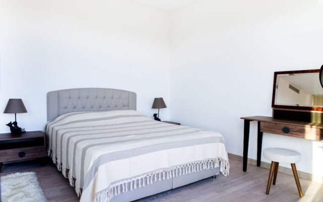 Important Group Villa Prestige