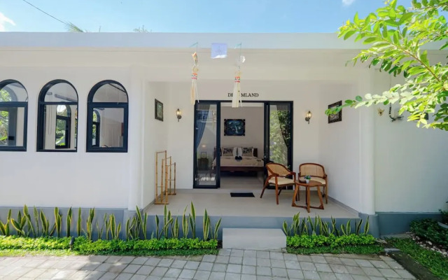 Crystal Flow Guest House & Apartment Canggu