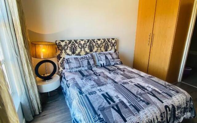 Immaculate & Central Apartment in Houghton