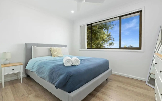 Modern Family Holiday Home Overlooking Jervis Bay