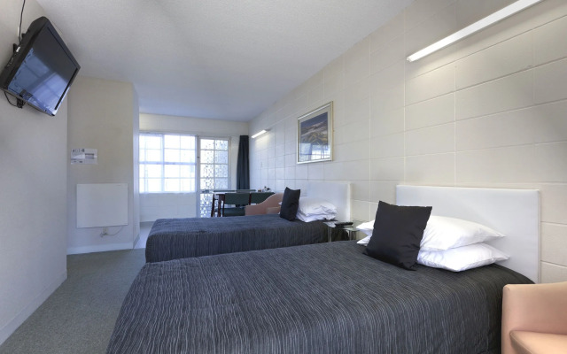 Tudor Motor Lodge