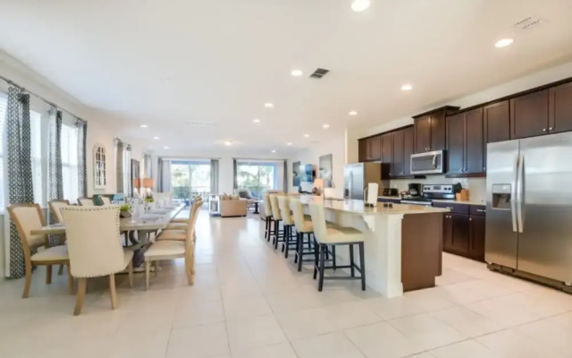 Family Friendly 9 Bedroom 8.5 Bathroom