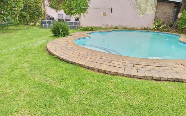 Gugu's Private and Cosy Guest Studio 4