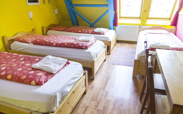 7x24 Central Hostel