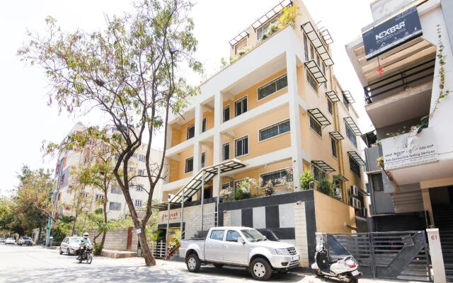 OYO Flagship 8252 Aayush Corporate Stays