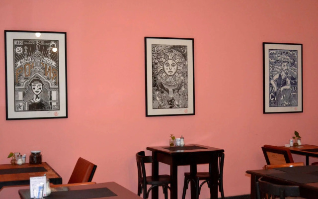 Sacha Mistol Art Hotel