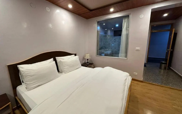 Raku Guest House