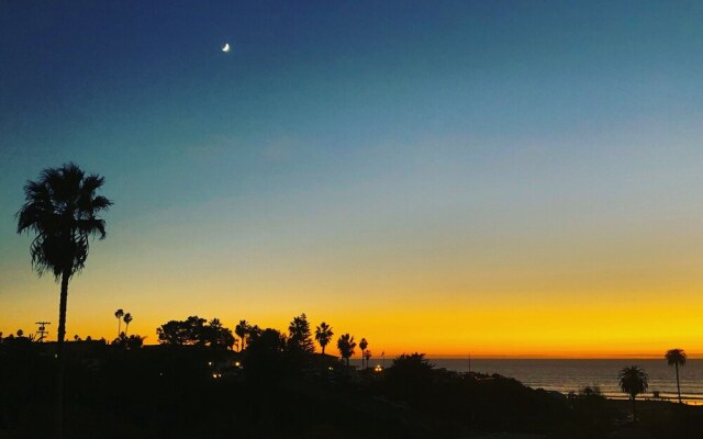 Moonlight Beach Motel