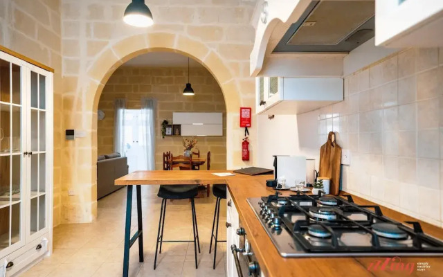 Charming Historic Home With Rooftop Views