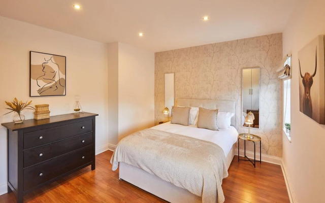 Host Stay Newsam Crescent
