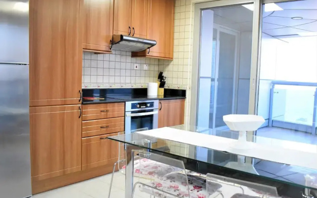 Spacious 2 BR Apartment Princess Tower
