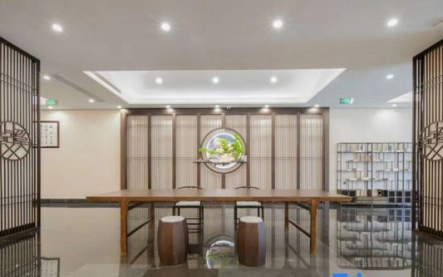 Qian Stream Grand Hotel