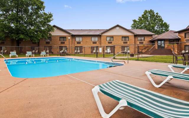 Baymont Inn and Suites by Wyndham Farmington, MO