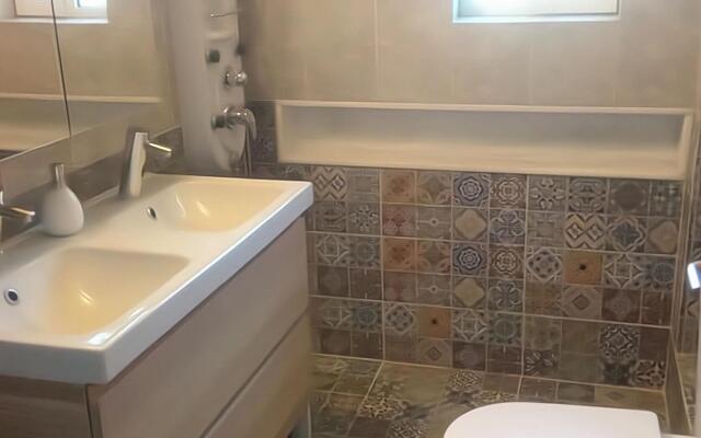 Vibrant Apartment in Rafina With Garden