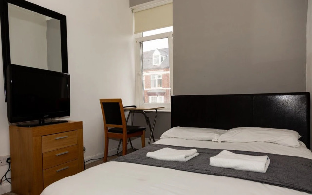 Alexander Apartments Rooms 2
