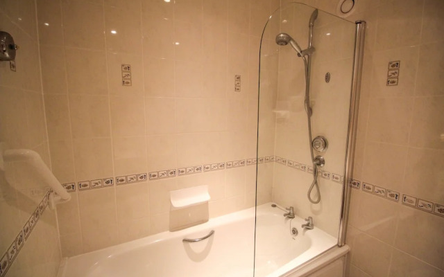 Blunsdon House Hotel