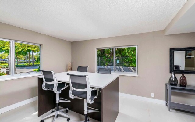 Spacious Apartment with Marina Views