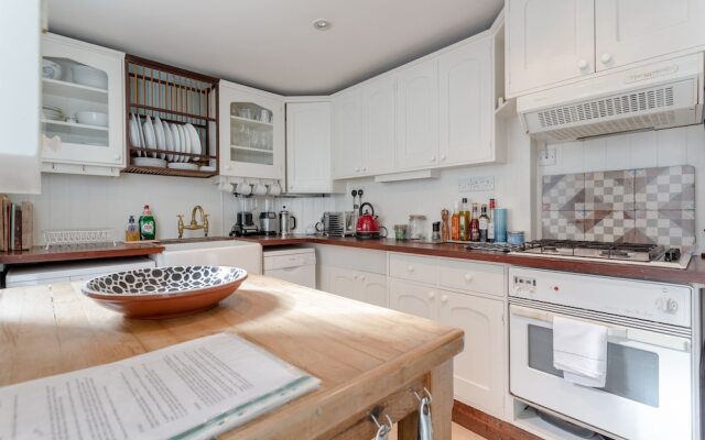 1 Bedroom Apartment in Kennington With Garden