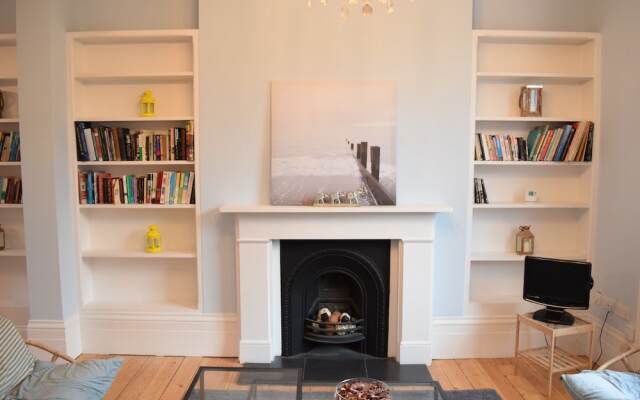 3 Bedroom Apartment Close to Shepherd's Bush