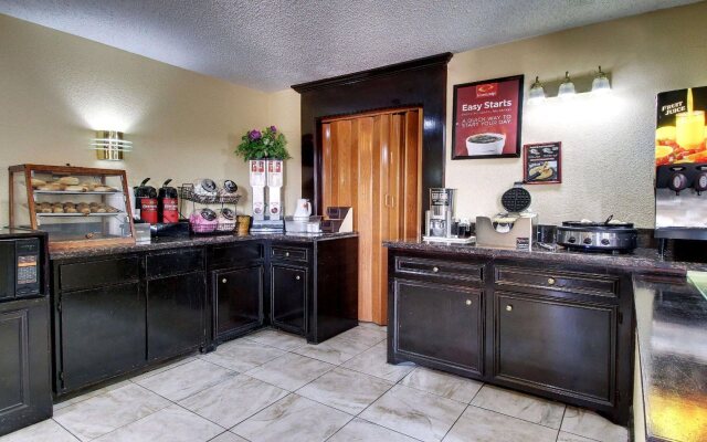 Econo Lodge Clinton - Jackson West