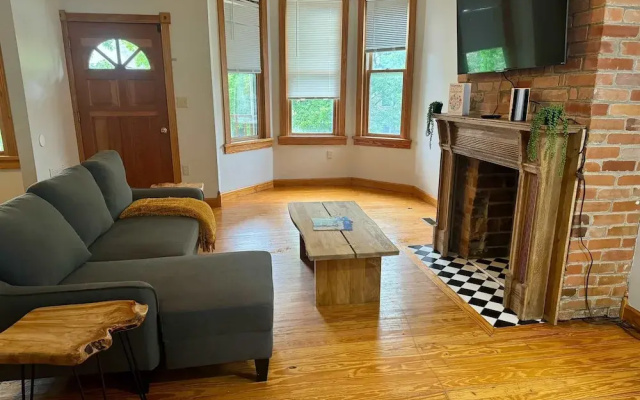 Free Parking - Prime Location - Downtown