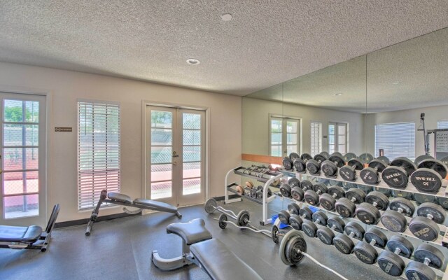 Sleek Phoenix Condo: Walk to Biltmore Fashion Park